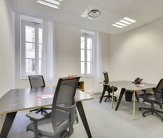Bureau privé 31 m² 4 postes Location bureau Rue de la République Marseille 13002 - photo 2